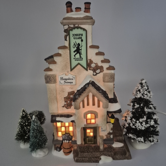 Department 56 Dickens Village Series. Hampshire Sweeps. - Picture 7 of 9